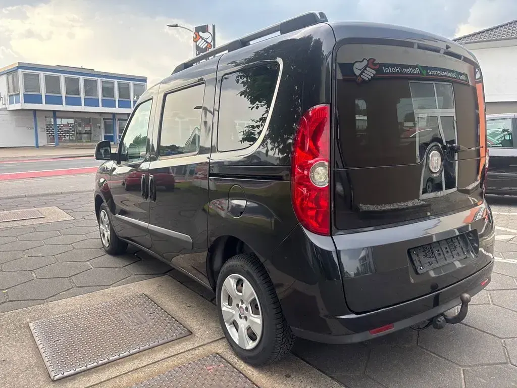 Gebraucht Fiat Doblò Dynamic 105 PS (77 kW) 2011 Schwarz Van / Kleinbus