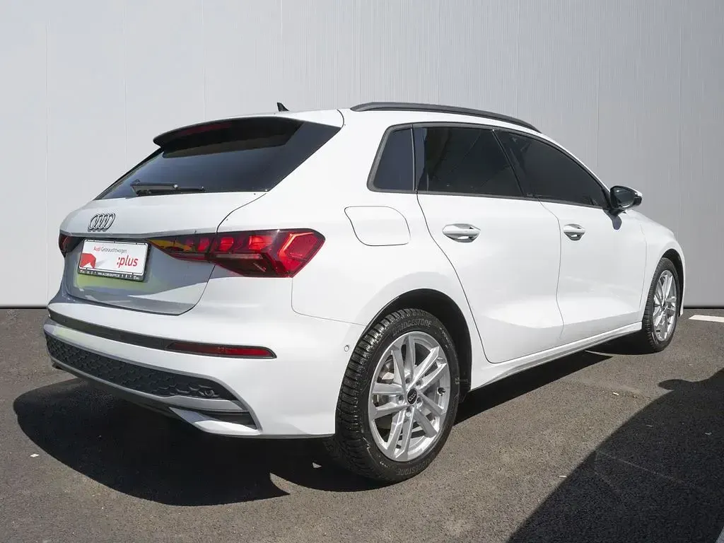 Second-hand Audi A3 Ambiente 204 CP (150 kW) 2025 Alb Berlinǎ