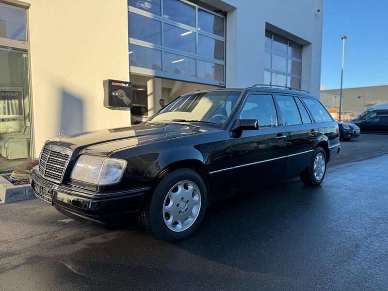 Schwarz Gebraucht 1995 Mercedes E200 Kombi | 7.999 € - Bild 1/4