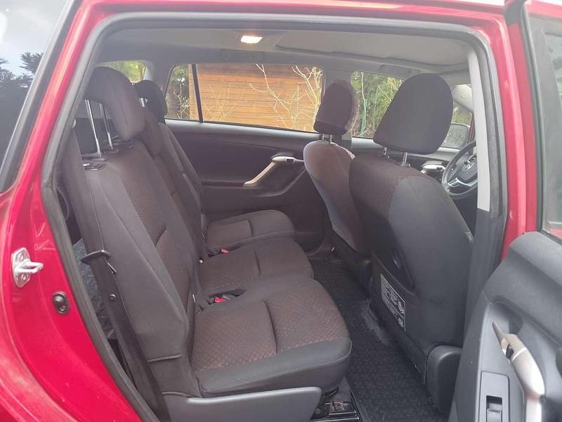 Gebraucht Toyota Verso 132 PS (97 kW) 2011 Rot Van / Kleinbus