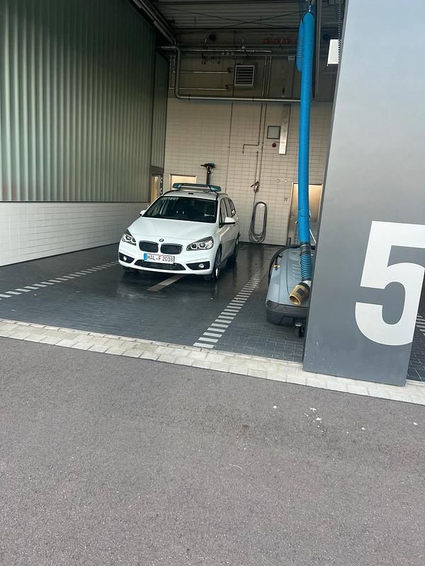 Weiß Gebraucht 2018 BMW 220 Kombi | 8.900 € (Guter Preis) - Bild 1/4