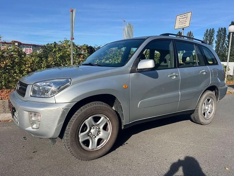 Silber Gebraucht 2002 Toyota RAV4 SUV | 2.990 € (Fairer Preis) - Bild 1/4