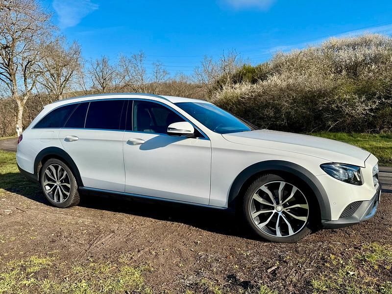 Gebraucht Mercedes E220 All-Terrain 194 PS (142 kW) 2019 Weiß Kombi