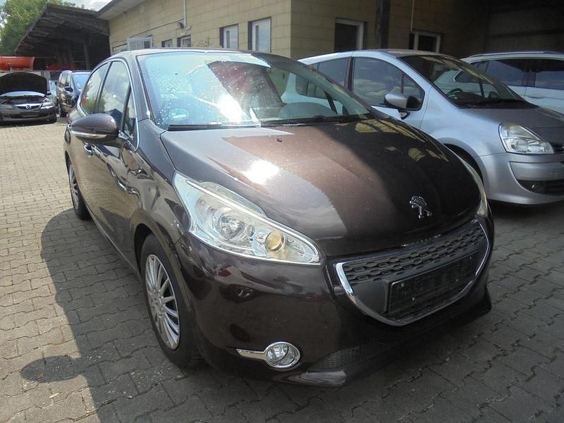 Gebraucht Peugeot 208 Allure 95 PS (69 kW) 2012 Braun Kleinwagen
