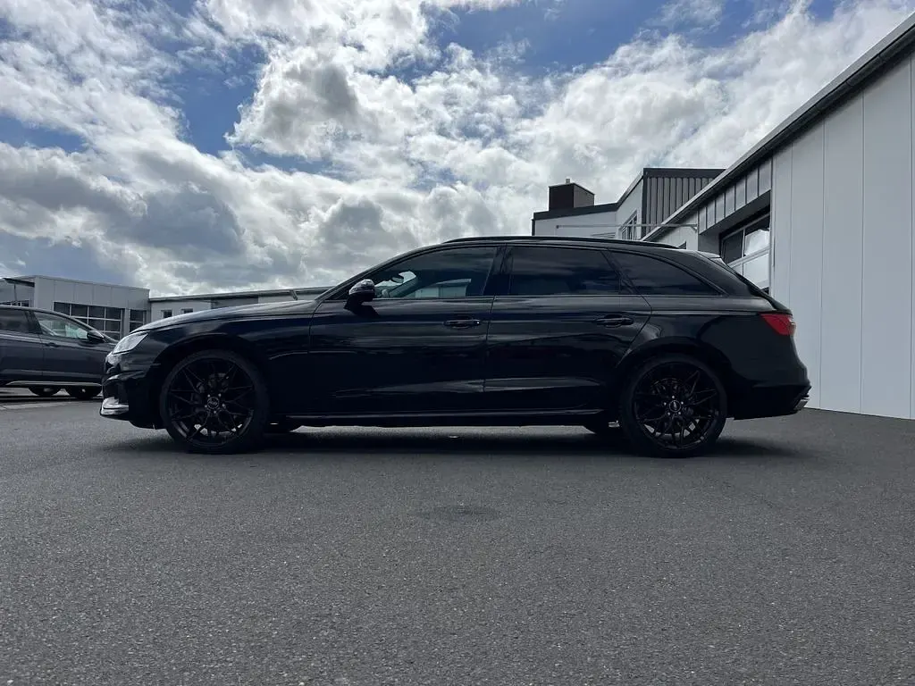 Gebraucht Audi A4 S-Line 150 PS (110 kW) 2023 Schwarz Kombi