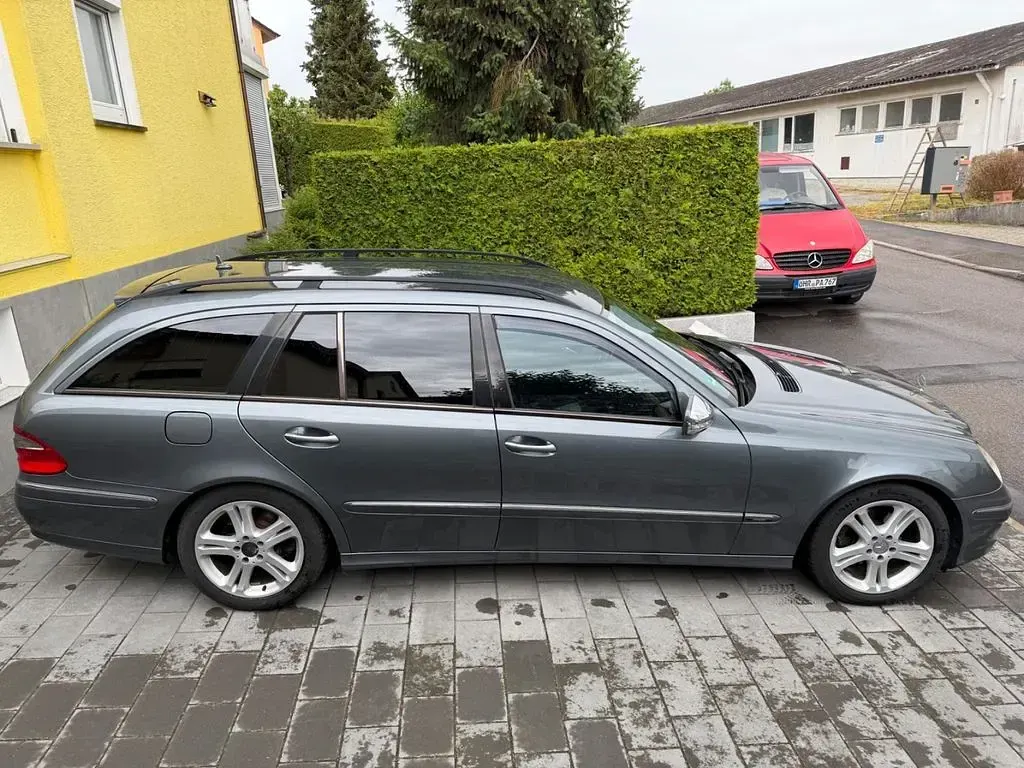 Gebraucht Mercedes E220 Avantgarde 170 PS (125 kW) 2008 Grau Limousine