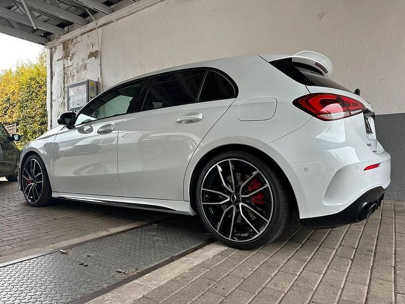 Weiß Gebraucht 2022 Mercedes A35 AMG AMG Limousine | 40.999 € (Guter Preis) - Bild 1/1