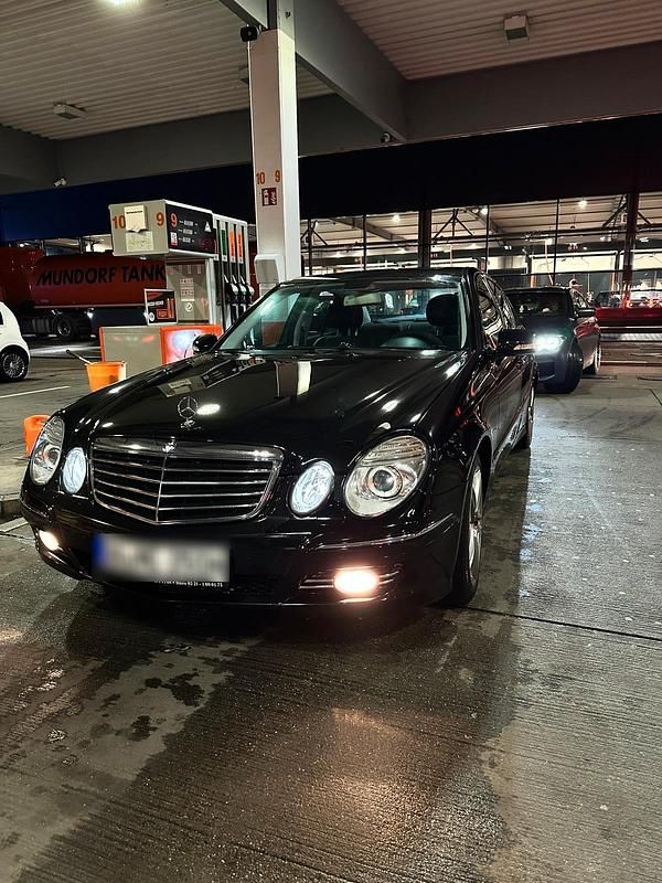 Gebraucht Mercedes E280 190 PS (139 kW) 2007 Schwarz Limousine