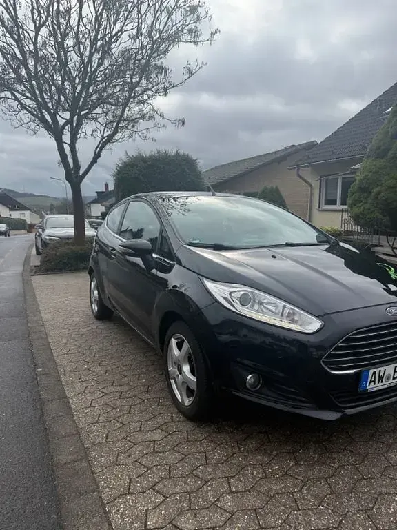 Gebraucht Ford Fiesta SYNC Edition 95 PS (69 kW) 2015 Schwarz Kleinwagen
