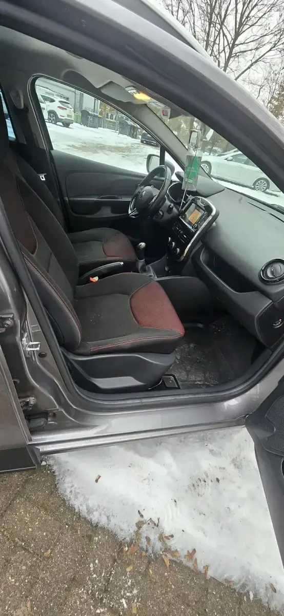 Używany Renault Clio IV 75 KM (55 kW) 2014 Szary Sedan/Limuzyna