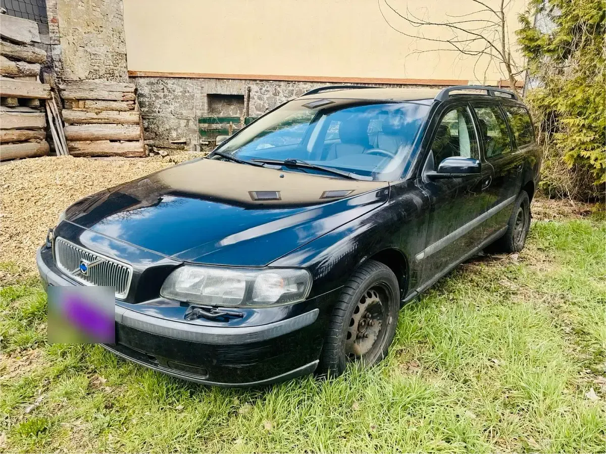 Używany Volvo V70 100 KM (73 kW) 2004 Czarny Kombi