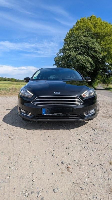 Schwarz Gebraucht 2015 Ford Focus Kombi | 6.900 € (Fairer Preis) - Bild 1/4
