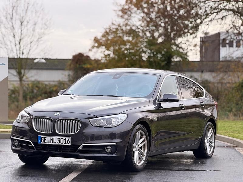 Grau Gebraucht 2015 BMW 520 Limousine | 11.350 € (Guter Preis) - Bild 1/4