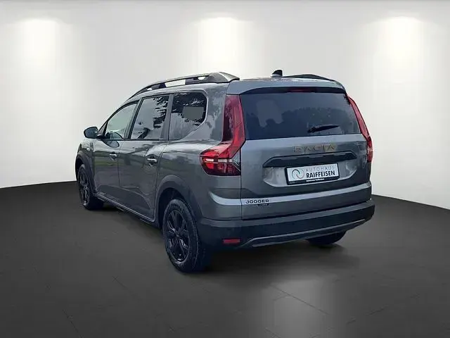 Neu Renault 4 E-Tech Komfort 77 kW (106 PS) 2026 Grün grau SUV