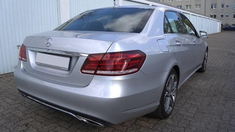 Gebraucht Mercedes E300 Avantgarde 231 PS (169 kW) 2014 Silber Limousine