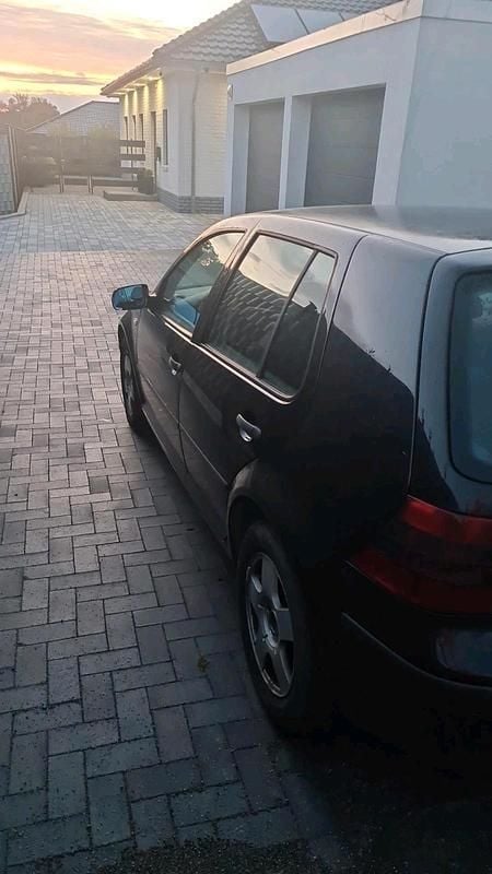 Gebraucht VW Golf IV 101 PS (74 kW) 2002 Schwarz Kleinwagen