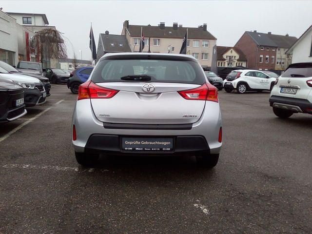 Gebraucht Toyota Auris Basis 99 PS (72 kW) 2015 Silber Limousine