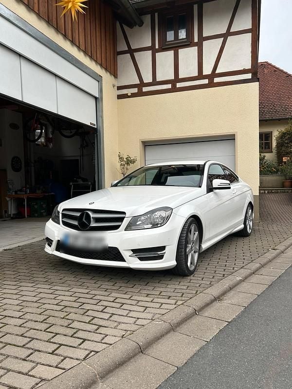 Weiß Gebraucht 2014 Mercedes C220 AMG line Coupé | 12.990 € (Guter Preis) - Bild 1/4
