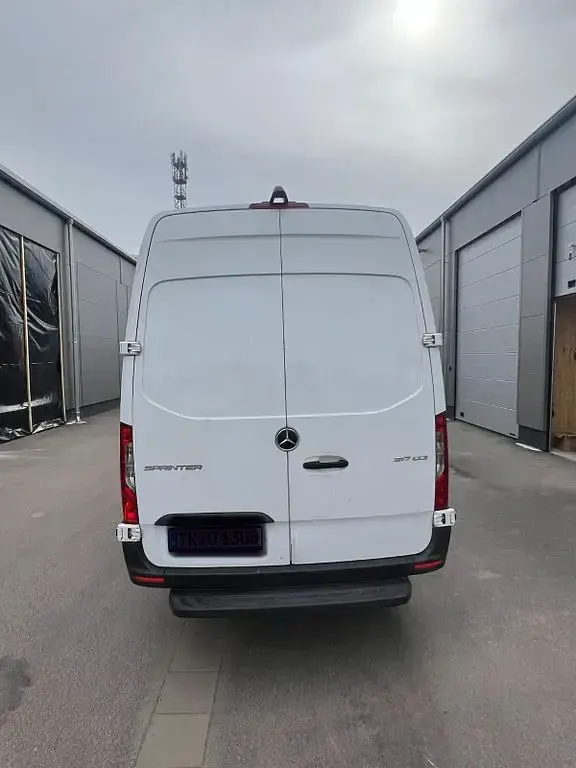 Używany Mercedes Sprinter 170 KM (125 kW) 2021 Biały Van
