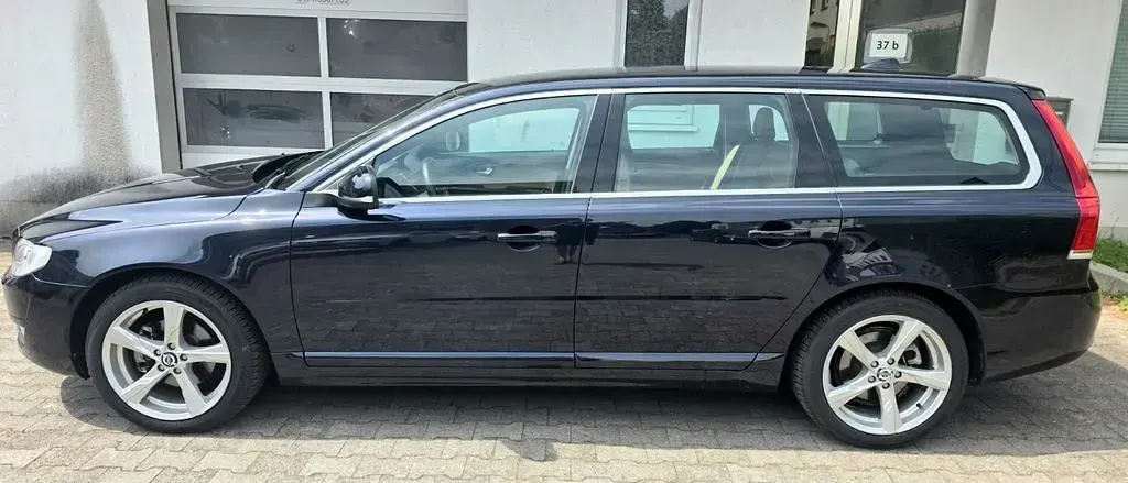 Gebraucht Volvo V70 Momentum 120 PS (88 kW) 2016 Blau Kombi