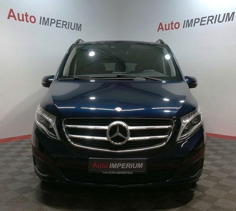 Gebraucht Mercedes V220 163 PS (119 kW) 2017 Blau Van / Kleinbus