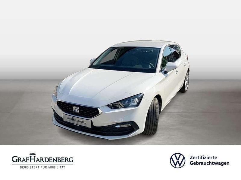 Candyweiß Gebraucht 2024 Seat Leon Style Limousine | 20.888 € (Guter Preis) - Bild 1/4
