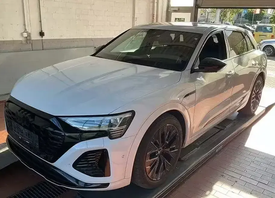 Second-hand Audi Q8 e-tron S-Line 300 kW (408 CP) 2023 SUV