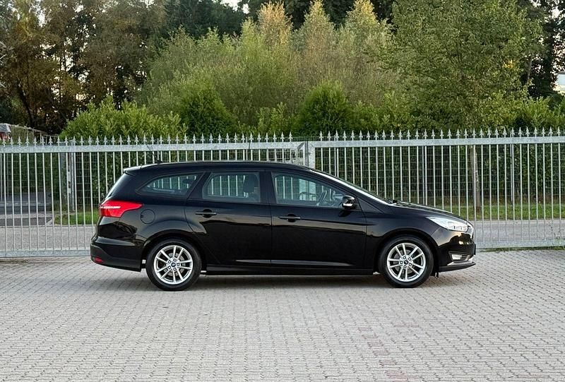 Gebraucht Ford Focus Business Edition 125 PS (91 kW) 2015 Schwarz Kombi