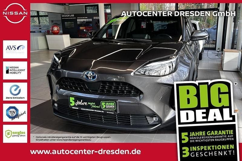 Grau Gebraucht 2023 Toyota Yaris Cross Team SUV | 24.590 € (Guter Preis) - Bild 1/4