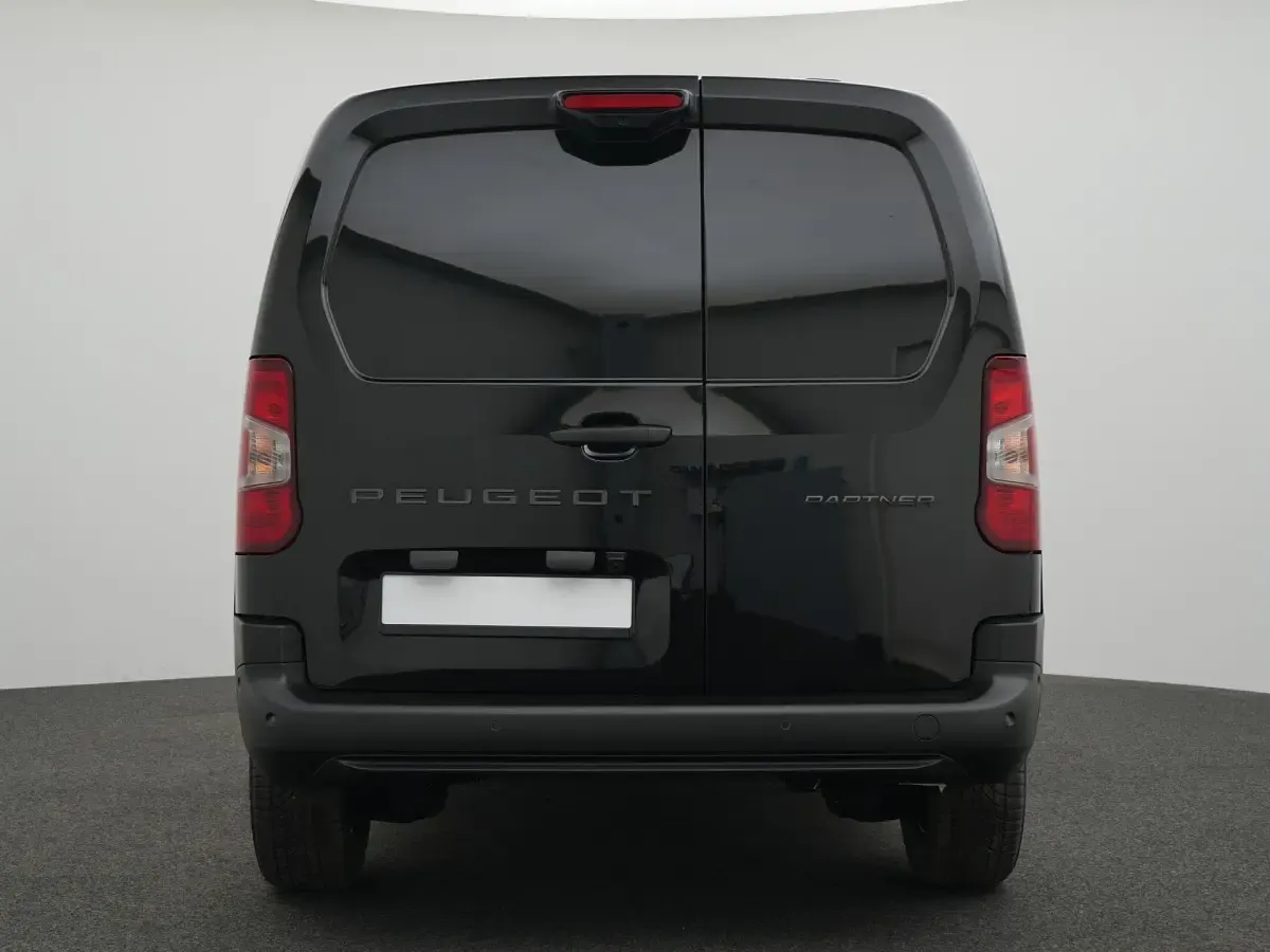 Gebraucht Peugeot Partner 131 PS (96 kW) 2025 Perlaneraschwarz Van / Kleinbus