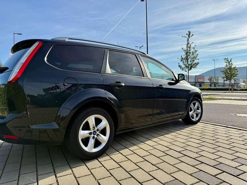 Gebraucht Ford Focus Ghia 125 PS (91 kW) 2010 Schwarz Kombi