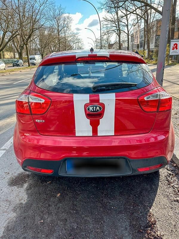 Gebraucht Kia Rio Attract 86 PS (63 kW) 2013 Rot Kleinwagen