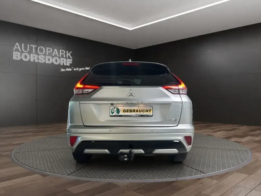 Używany Mitsubishi Eclipse Cross Plus 98 KM (72 kW) 2022 Srebrny SUV