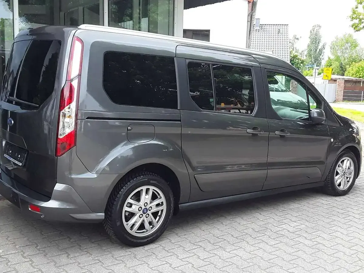Usata Ford Tourneo Titanium 120 CV (88 kW) 2021 Grigio Monovolume