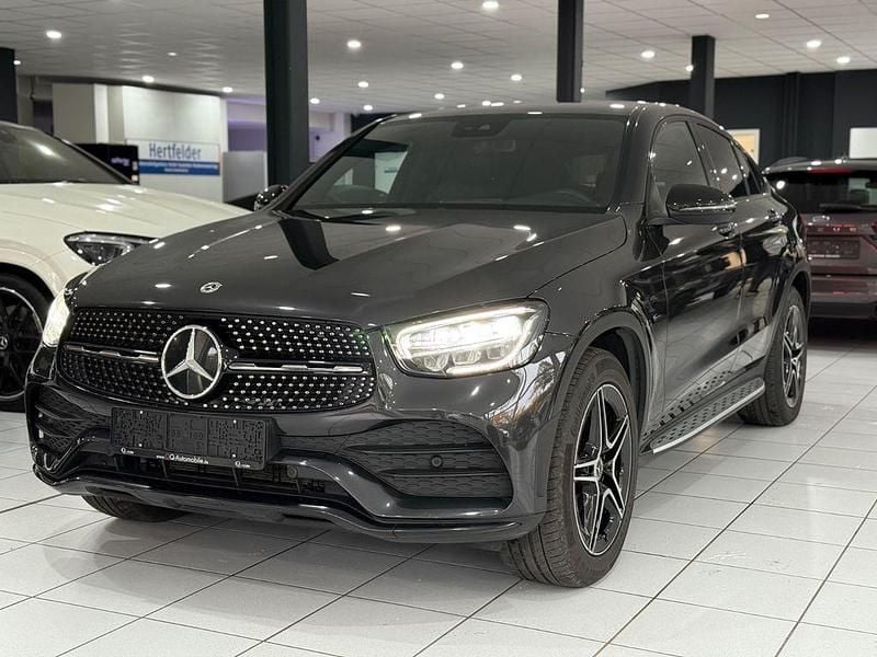 Grau Gebraucht 2021 Mercedes GLC300e AMG line Limousine | 40.990 € (Fairer Preis) - Bild 1/4