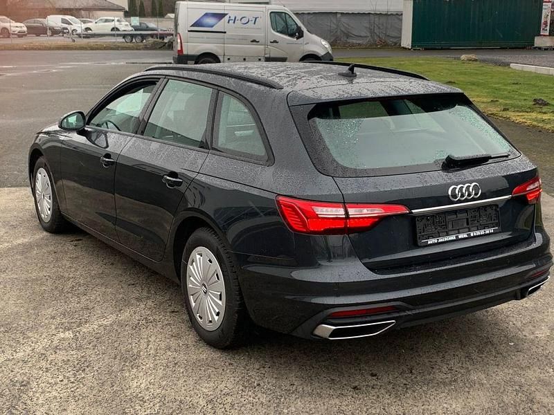 Gebraucht Audi A4 Ambiente 150 PS (110 kW) 2023 Grau Kombi