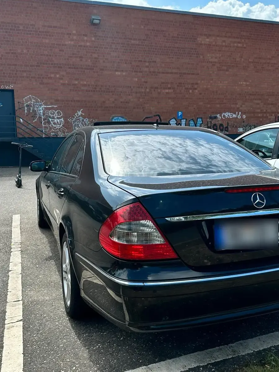Gebraucht Mercedes E220 Avantgarde 170 PS (125 kW) 2008 Schwarz Limousine