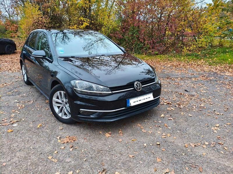 Schwarz Gebraucht 2017 VW Golf Comfortline Limousine | 14.200 € (Fairer Preis) - Bild 1/4