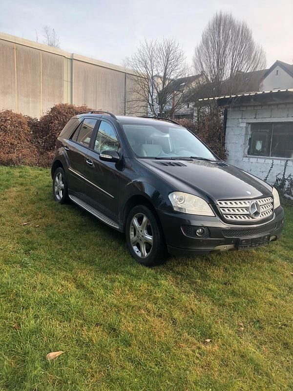 Gebraucht Mercedes ML320 224 PS (164 kW) 2006 Schwarz SUV