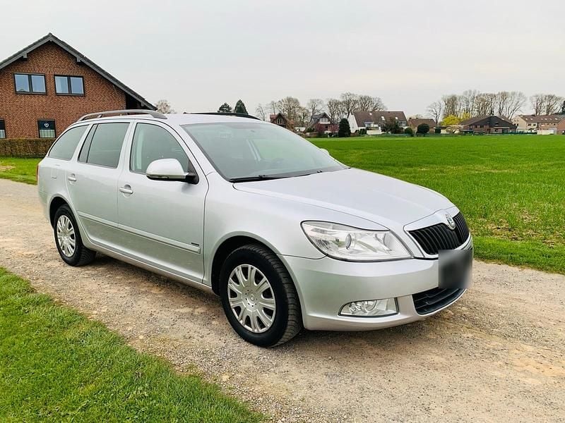 Gebraucht Skoda Octavia 105 PS (77 kW) 2011 Silber Kombi
