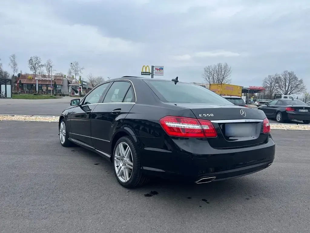 Gebraucht Mercedes E500 387 PS (284 kW) 2011 Schwarz Limousine