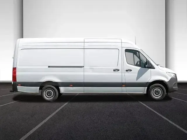 Gebraucht Mercedes Sprinter 170 PS (125 kW) 2025 Arktikweiss Van