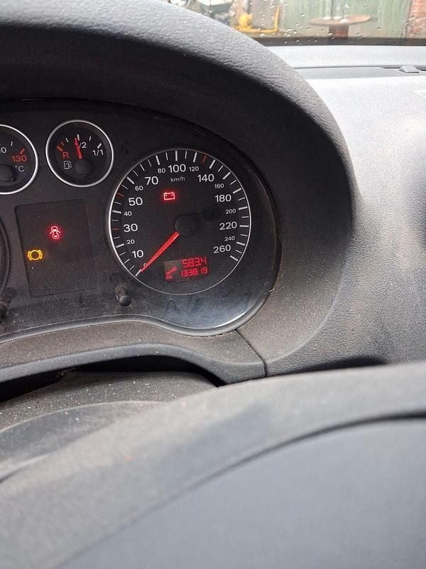 Gebraucht Audi A3 Attraction 105 PS (77 kW) 2004 Rot Kleinwagen