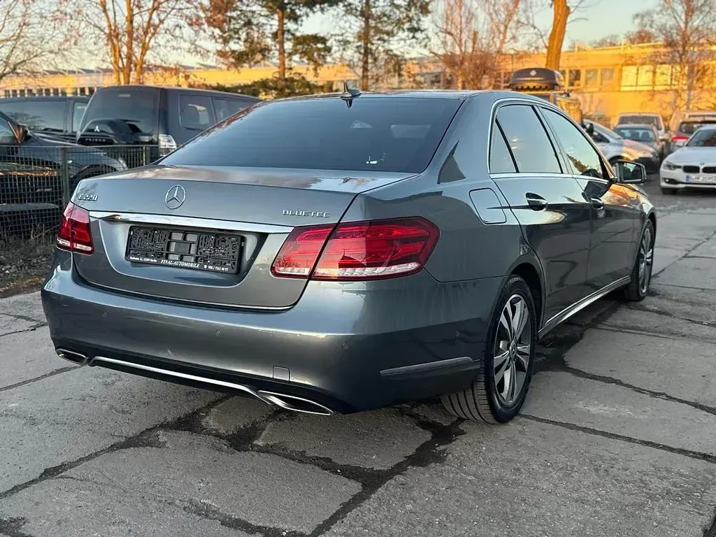 Gebraucht Mercedes E220 170 PS (125 kW) 2016 Grau Limousine