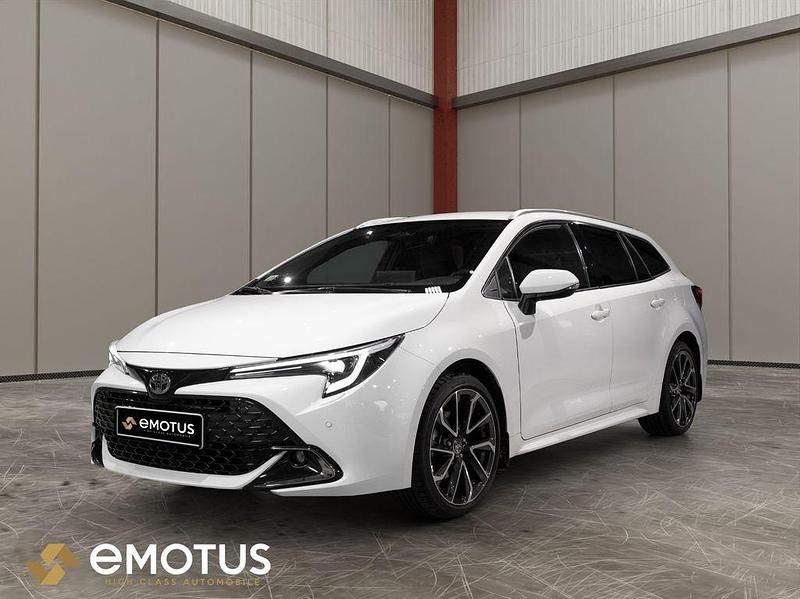 Weiß Gebraucht 2024 Toyota Corolla Hybrid Luxury Limousine | 33.490 € (Fairer Preis) - Bild 1/4