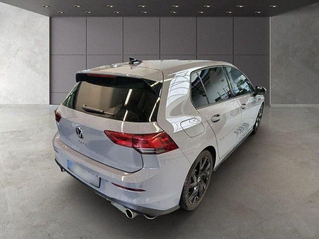 Gebraucht VW Golf VIII GTI 245 PS (180 kW) 2024 Mondsteingrau Limousine