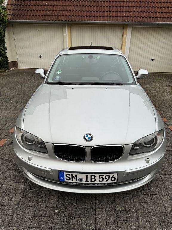 Silber Gebraucht 2010 BMW 118 Kleinwagen | 7.500 € (Teuer) - Bild 1/4