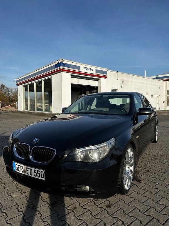 Schwarz Gebraucht 2005 BMW 550 Performance Limousine | 8.750 € (Superpreis) - Bild 1/4