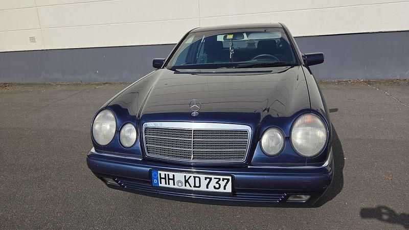 Gebraucht Mercedes E200 Elegance 136 PS (100 kW) 1997 Blau Limousine