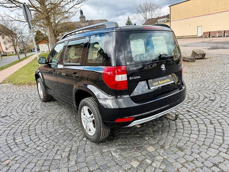 Gebraucht Skoda Yeti Active 110 PS (80 kW) 2015 Schwarz SUV